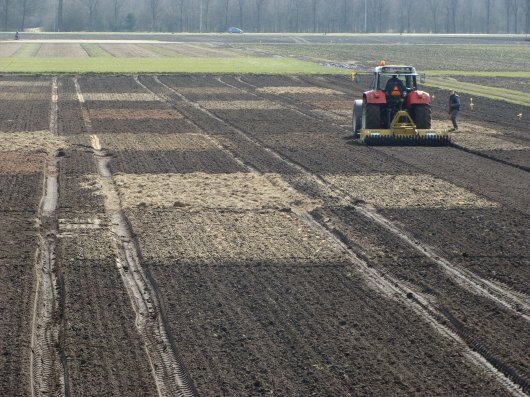 In de veldproef in Vredepeel hebben we organische producten aan de grond toegevoegd.  In de veldproef in Vredepeel hebben we organische producten aan de grond toegevoegd.